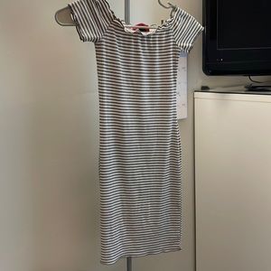 Bodycon striped off-the-shoulder dress